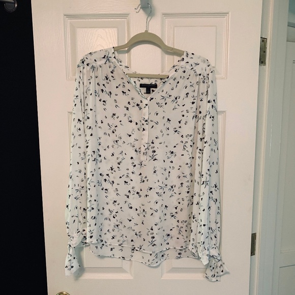 Banana Republic Floral Print Henley Top - Picture 1 of 2